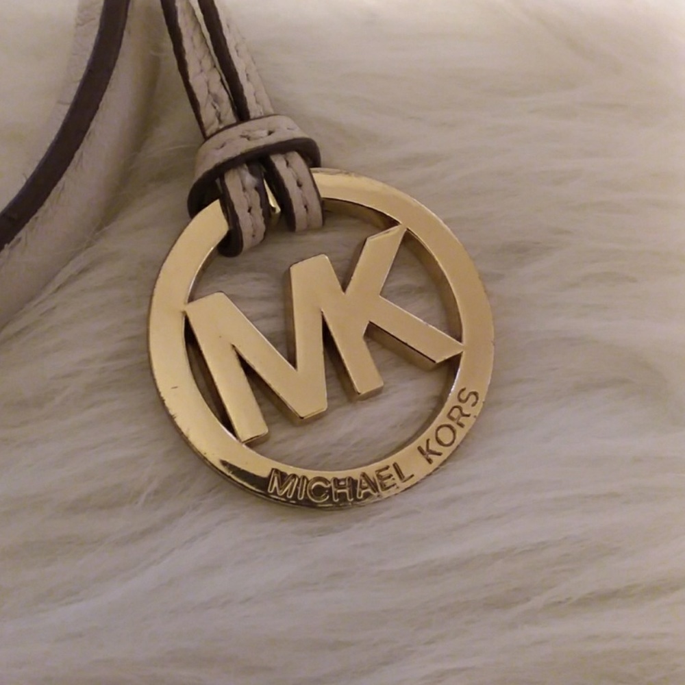 MARKDOWN - Michael Kors Kingsbury bucket bag - Picture 5 of 9